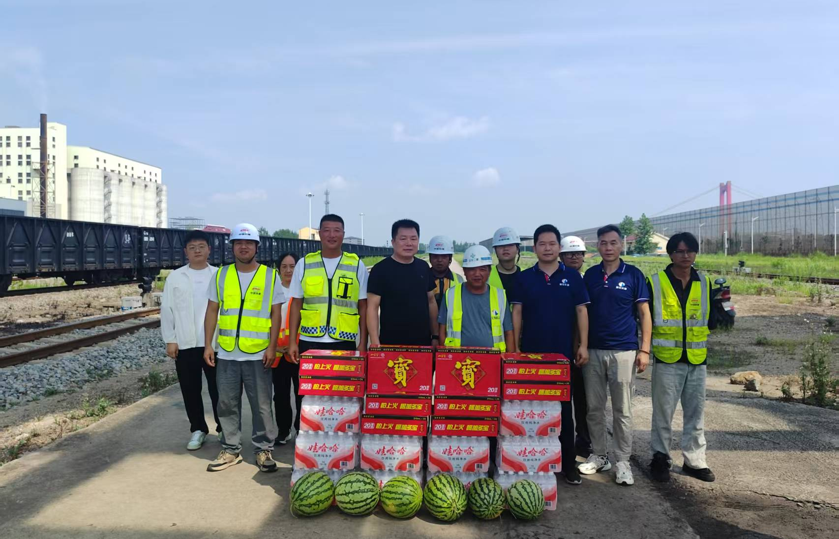 夏日送清涼，情暖一線心    黃石天海航運有限公司工會開展高溫慰問活動